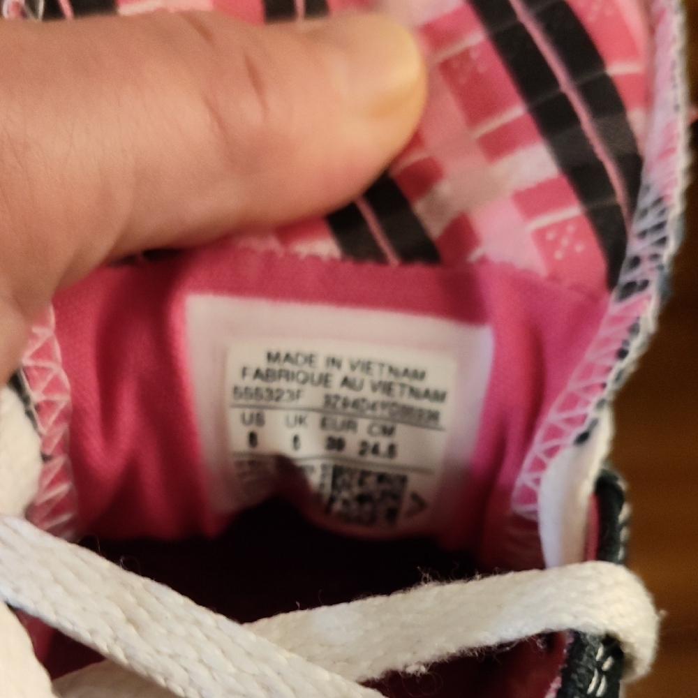 Converse Women's Black and White All Star Sneakers - Picture 7 of 7